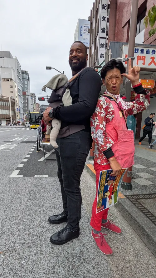クリス・マンハーツ at 東京 浅草 雷門