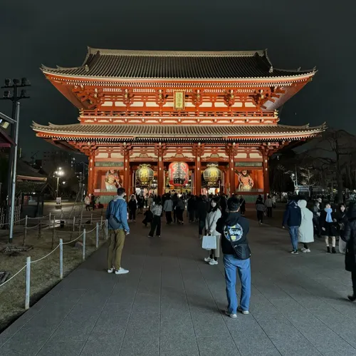 アレク・ピアース at 東京 浅草浅草寺 宝蔵門