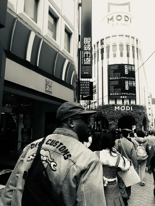 ヌチェンナ・ヌウォーシー at 神南一丁目交差点