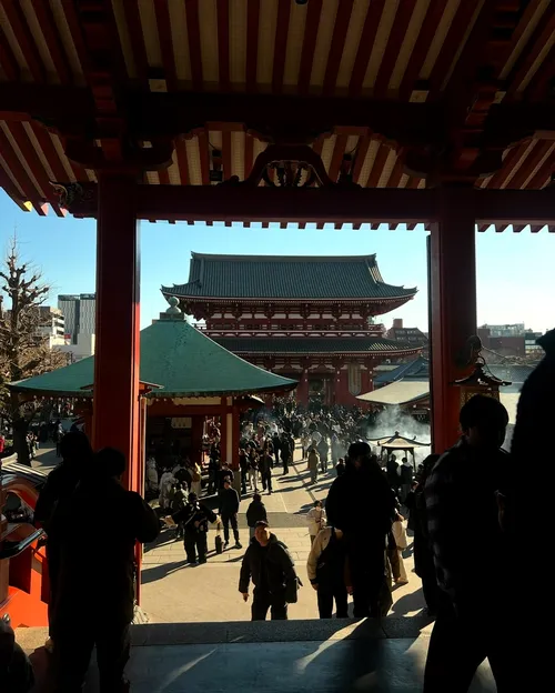 ジャスティン・ホリンズ at 浅草寺 本堂