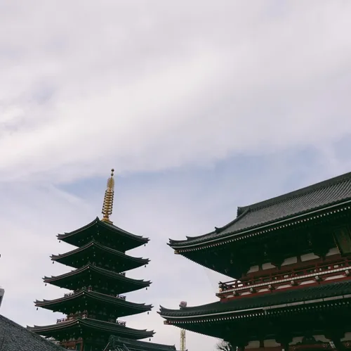 デヴィッド・バクティアリ at 浅草寺 五重塔