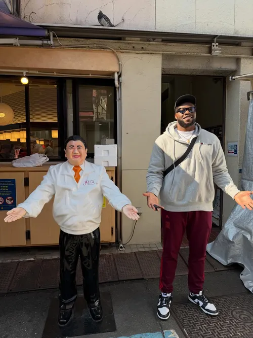 エマニュエル・オグバ at すしざんまい