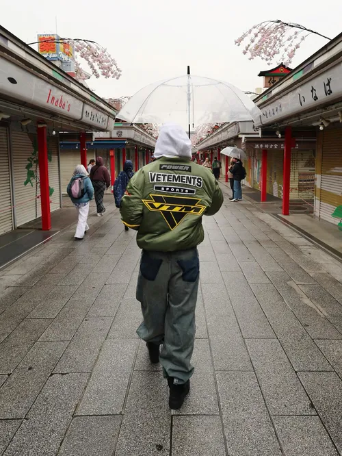 シラン・ニール at 東京 浅草 浅草寺 仲見世通り