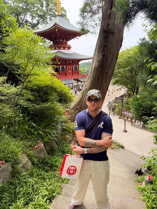 マイケル・ディクソン at 勝尾寺 多宝塔