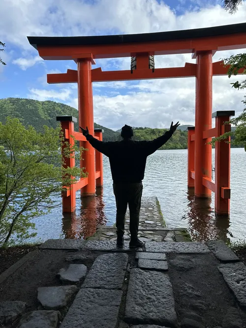 ブランドン・スパイクス at 箱根神社 平和の鳥居