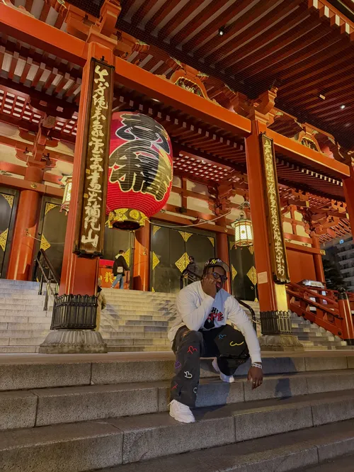 ジェフリー・バッサ at 浅草寺 本堂