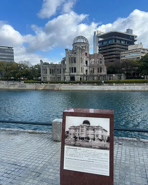 ザック・ハリソン at 原爆ドーム