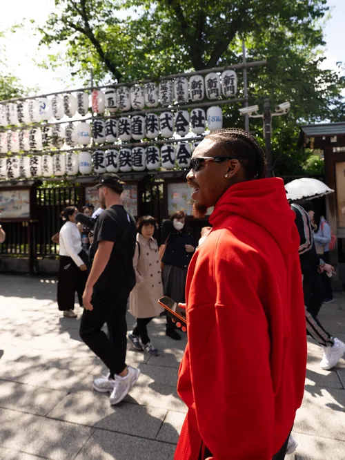 ジャスティン・ジェファーソン at 東京 浅草 浅草寺 仲見世通り