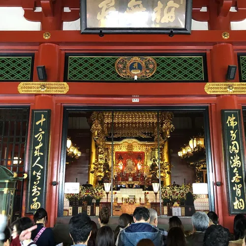 エリック・ウィルソン at 浅草寺 本堂